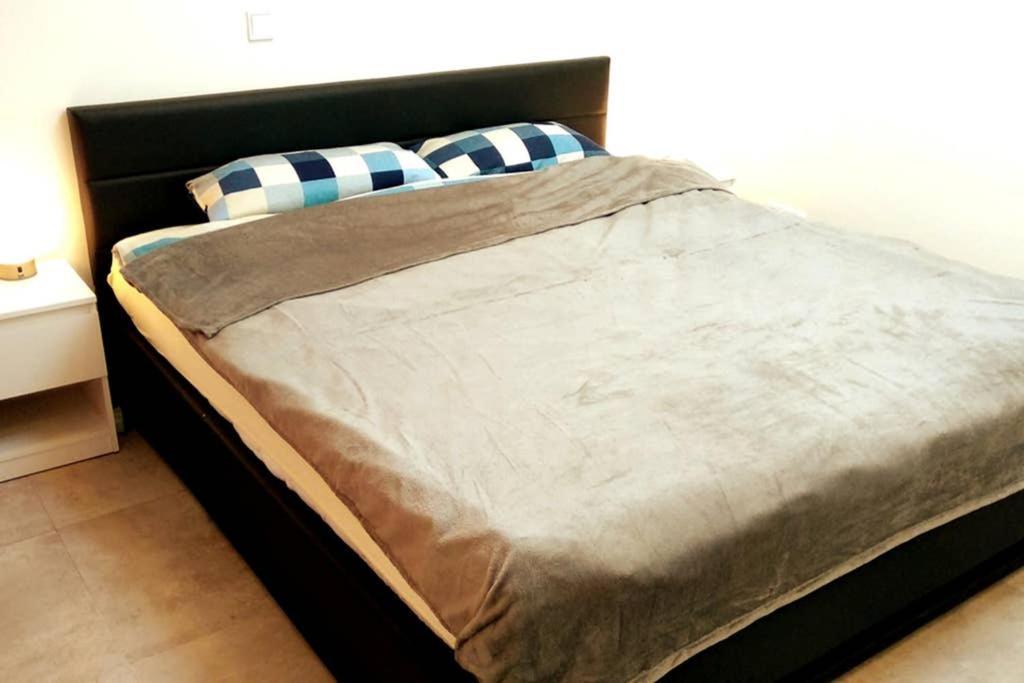 Pearl Studio Apart - King Bed - Netflix - Projector - Fast Wi-Fi Tréveris Exterior foto