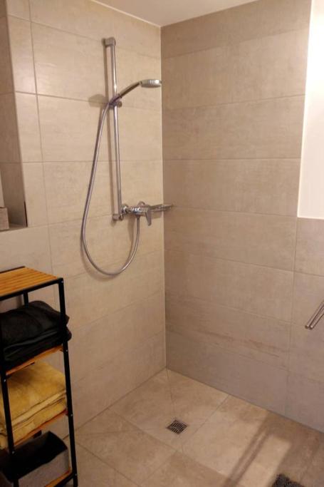 Pearl Studio Apart - King Bed - Netflix - Projector - Fast Wi-Fi Tréveris Exterior foto